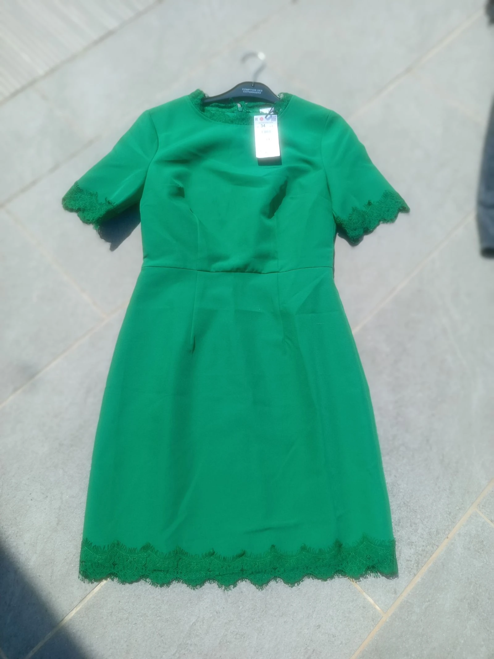 Robe verte avec dentelle marque reserved taille 34